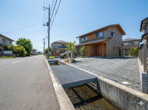 水路に接する土地の「占用許可」とは?橋を架ける際の費用と手続き